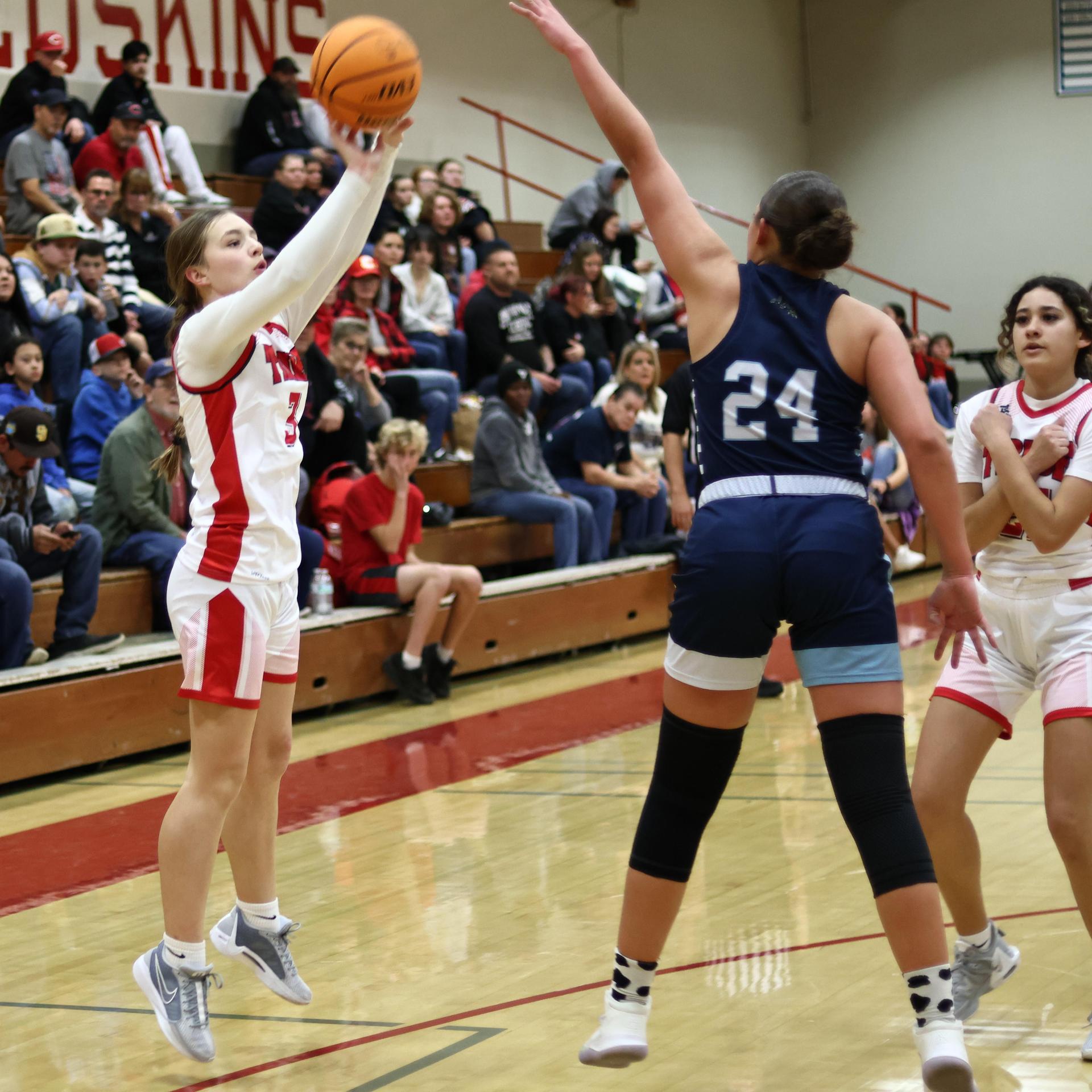 varsity girls playing against yosemite