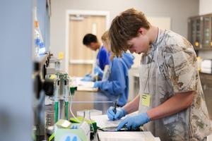 Oakland’s Dr. Sarah Daron-Mathis leading adult learners into biotechnology careers