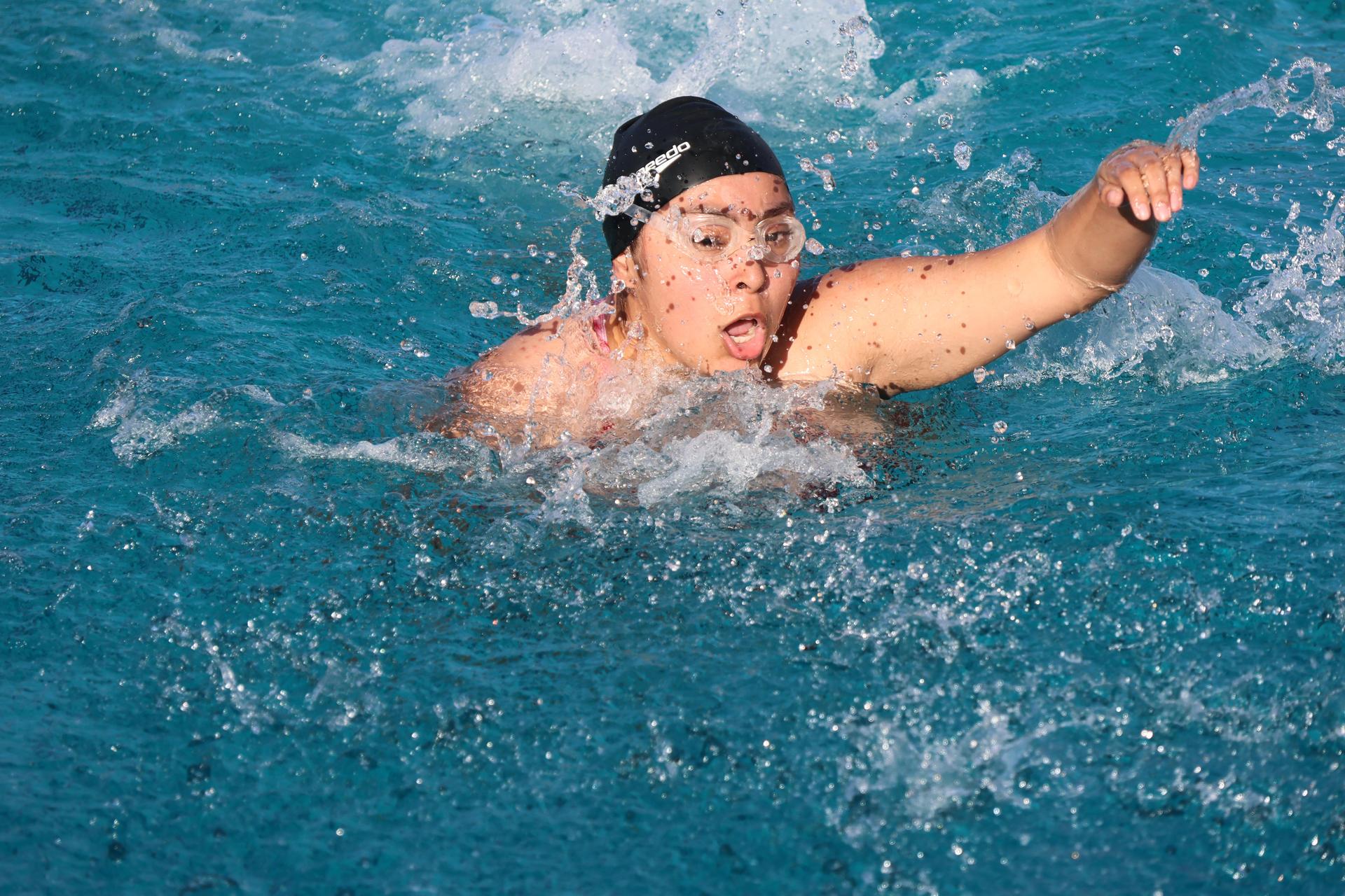 Jennifer Alvarado swimming