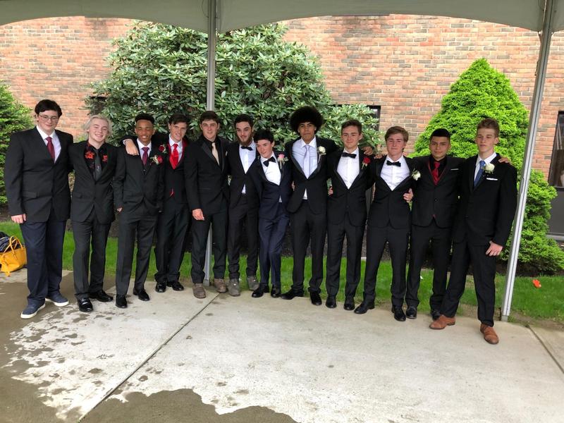 2019 Junior-Senior Prom Featured Photo