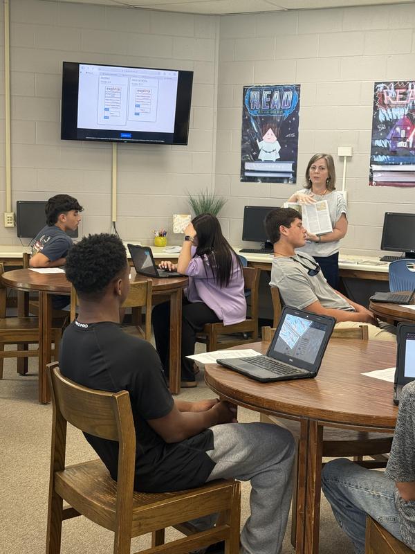 Librarian showing students how to use Magnolia databases
