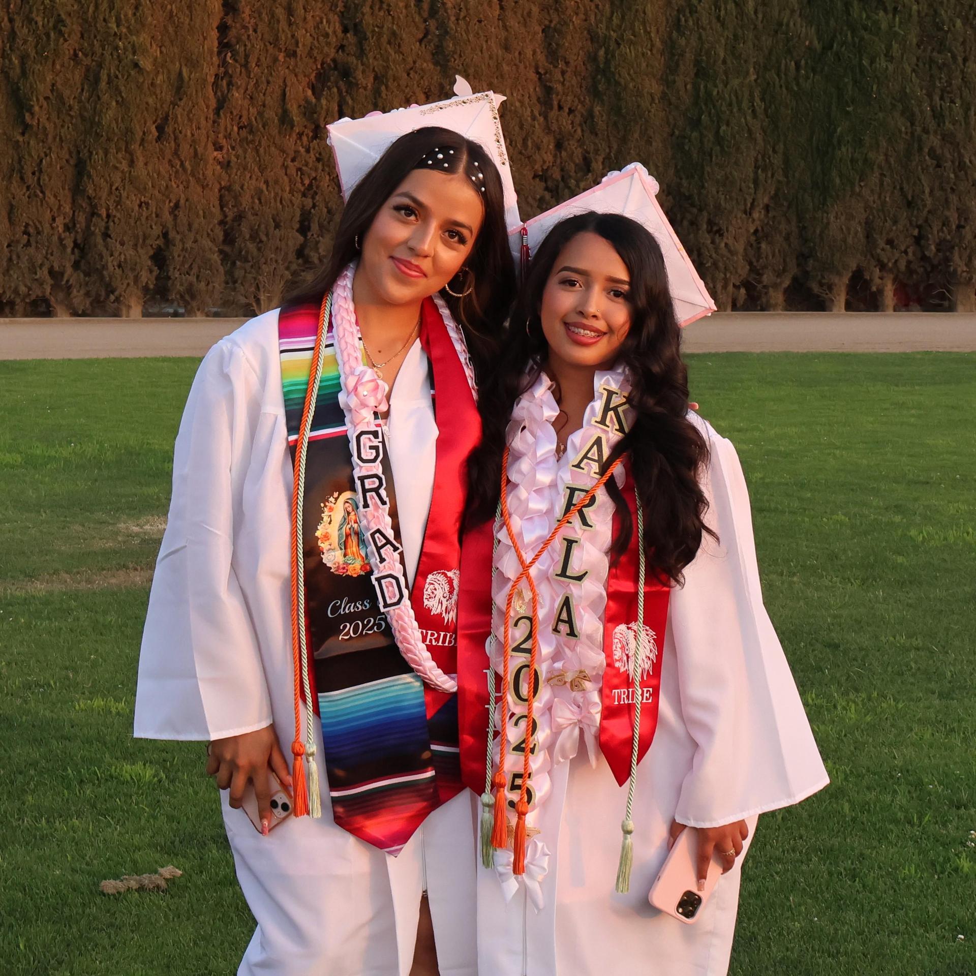 seniors posing together before walking in to graduation