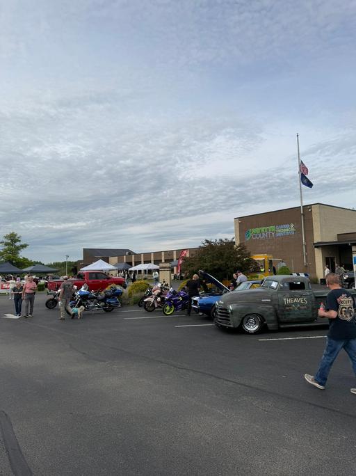 Pictures from the car show.