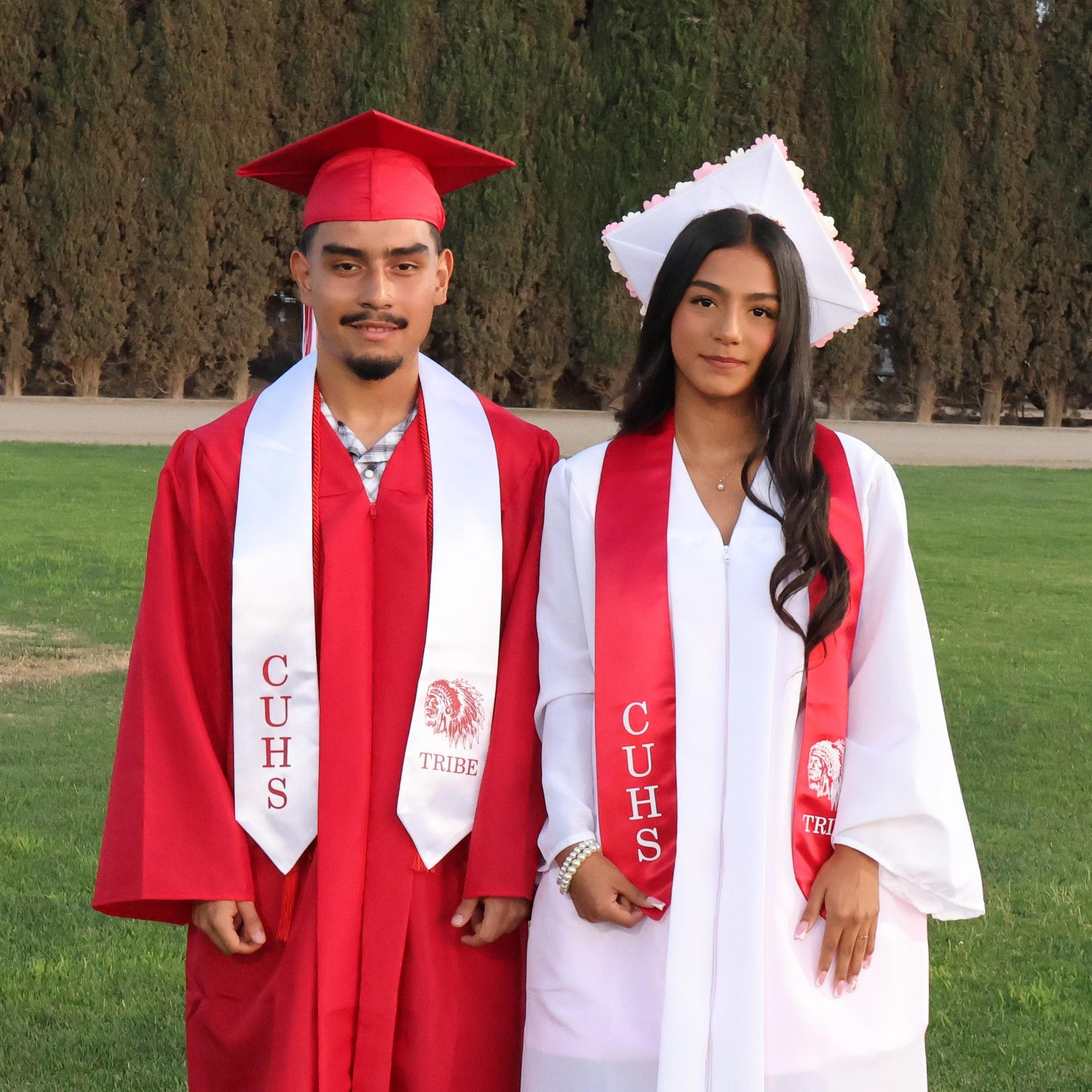 seniors posing together before walking in to graduation