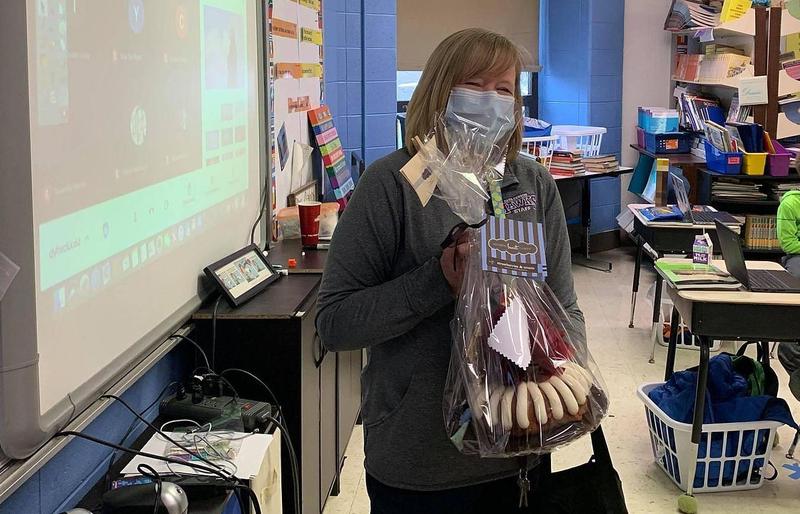 Earl Hanson Teacher Nominated for QC Teacher of the Week! Featured Photo