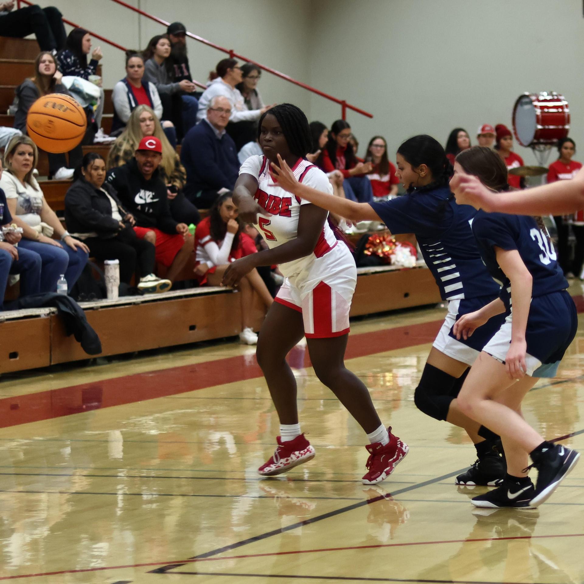 varsity girls playing against yosemite
