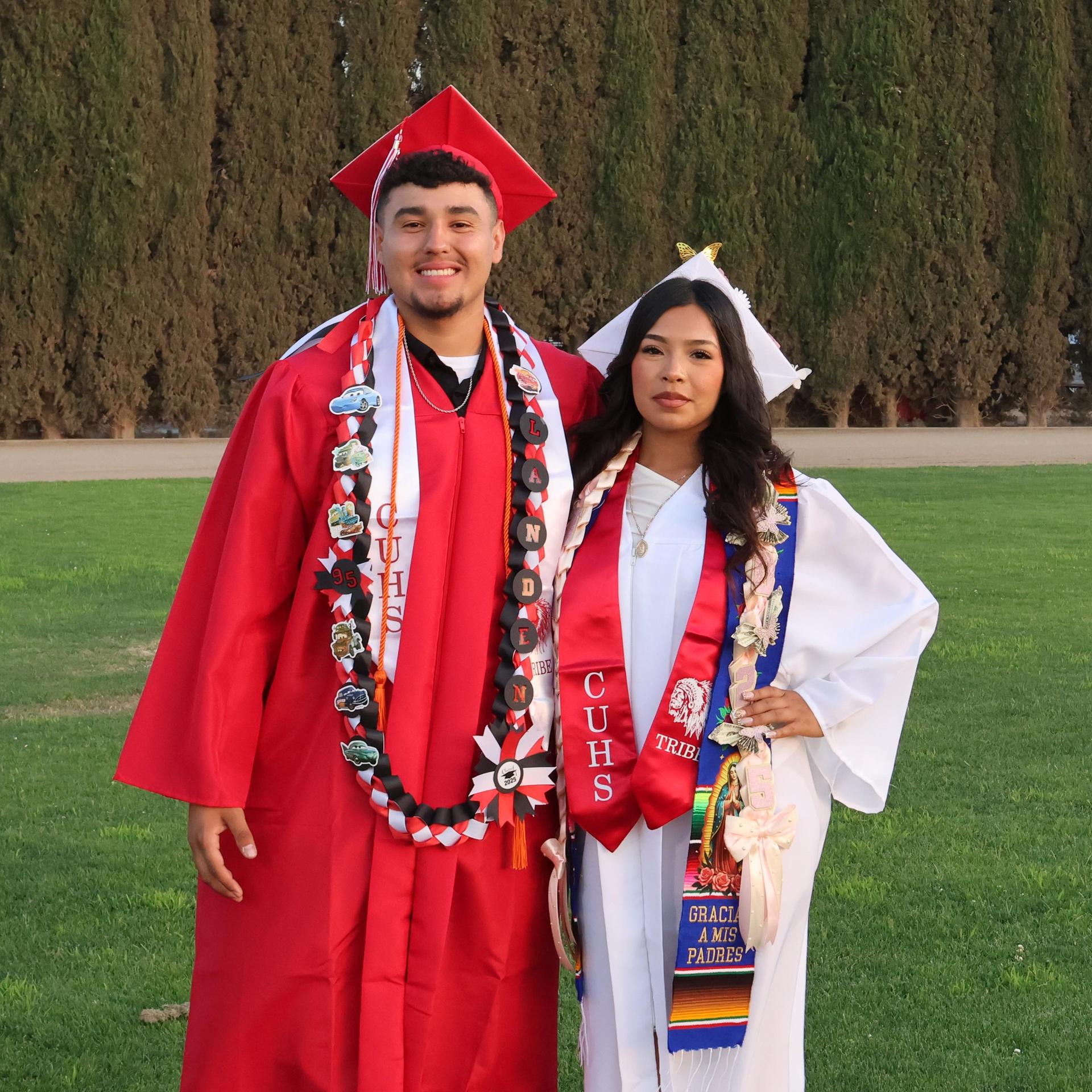 seniors posing together before walking in to graduation