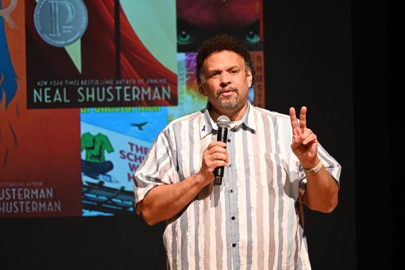 Award winning, bestselling author Neal Shusterman visits Coal City High