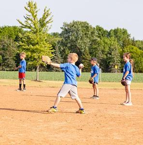Youth baseball players