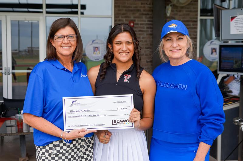 Kianah Aldaco receiving foundation scholarship