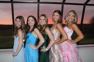 “A Night In Bloom”: Community Life Council Hosts Junior Prom | Monarch Media