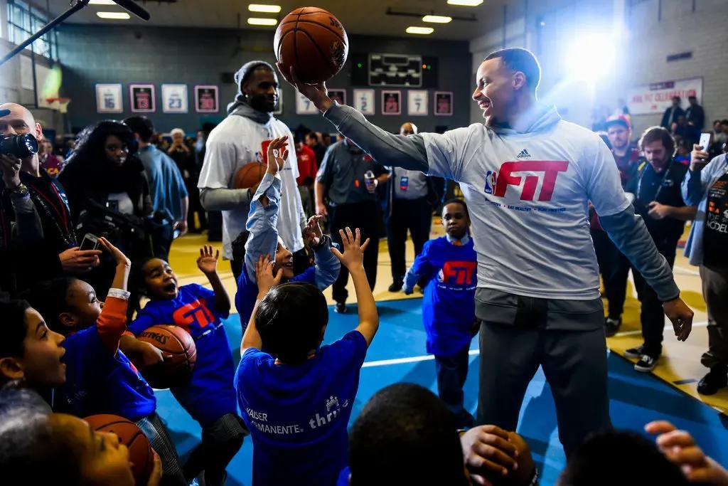  Lebron James and Steph Curry