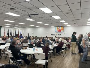hall full of people eating breakfast