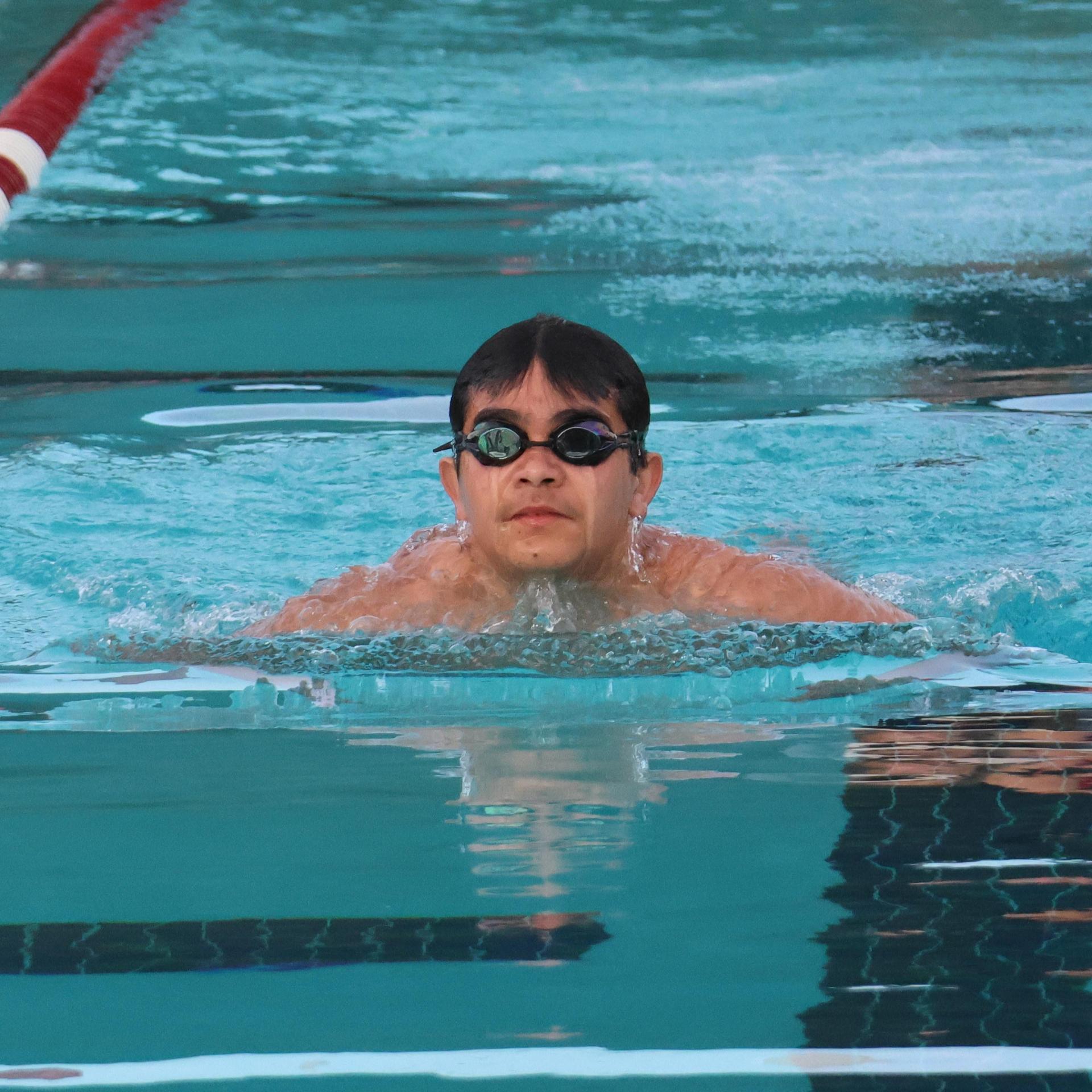Jordan Vandenack swimming