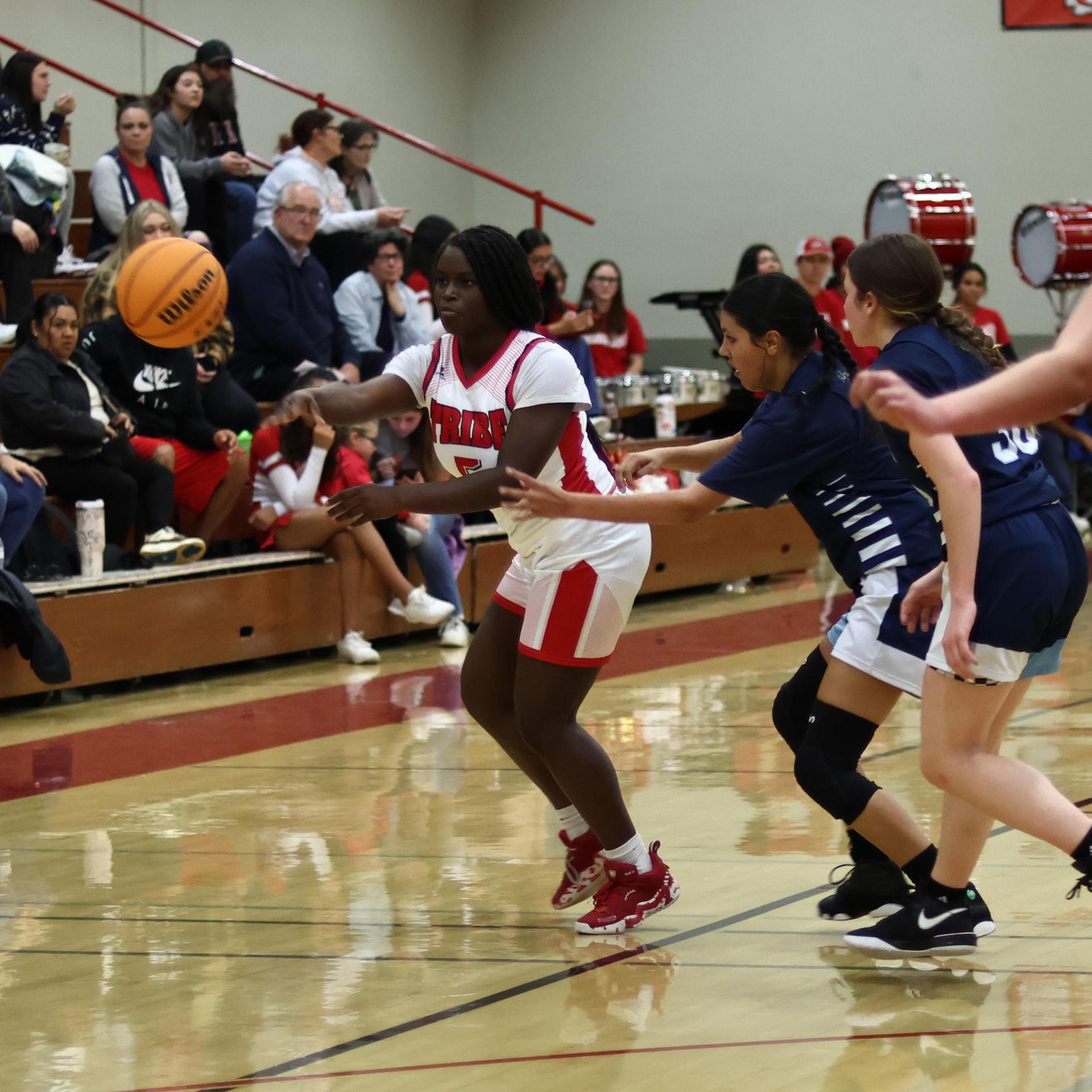 varsity girls playing against yosemite
