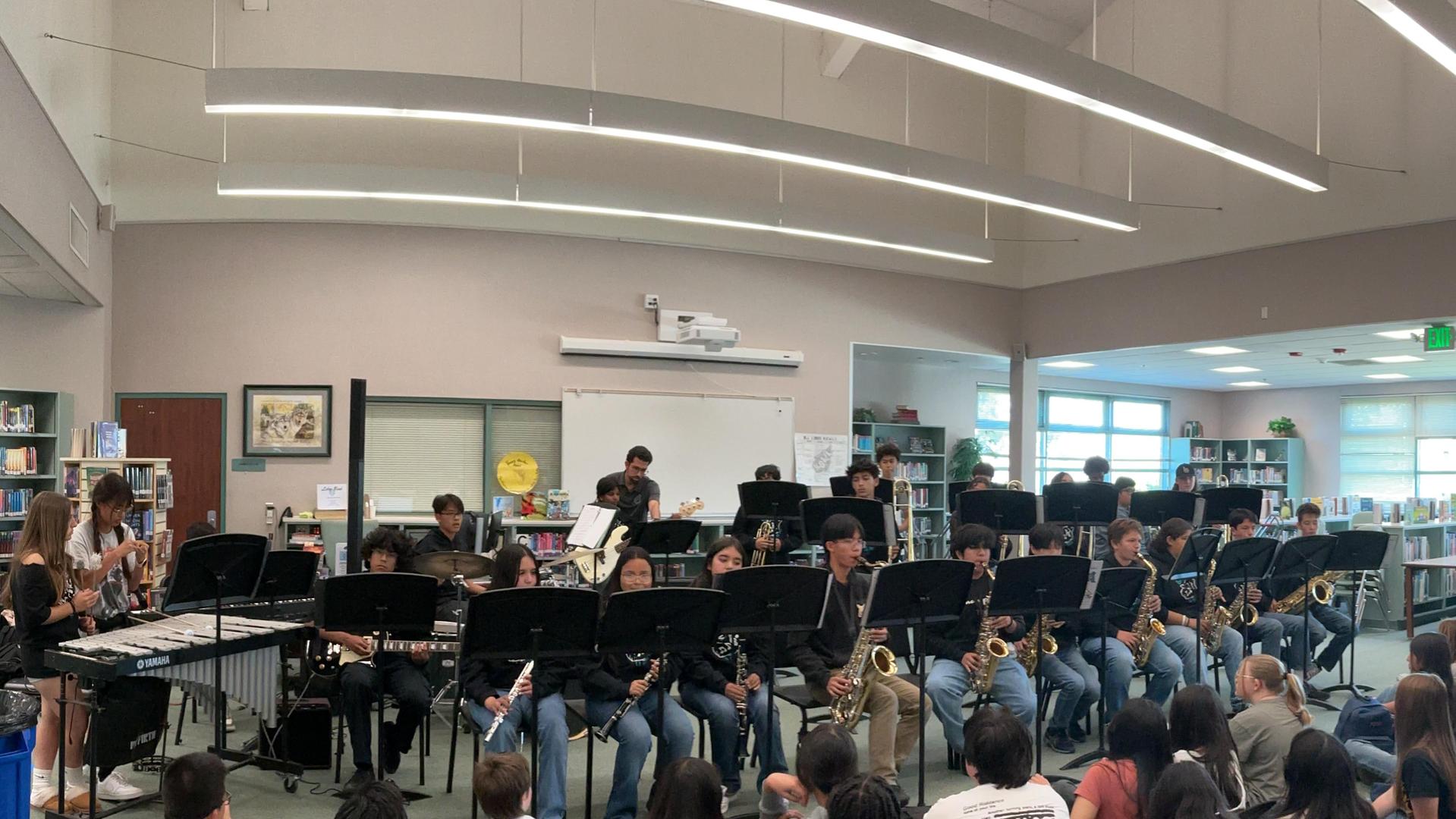 Panoramic shot of the LM Jazz band performing students in the library at lunch