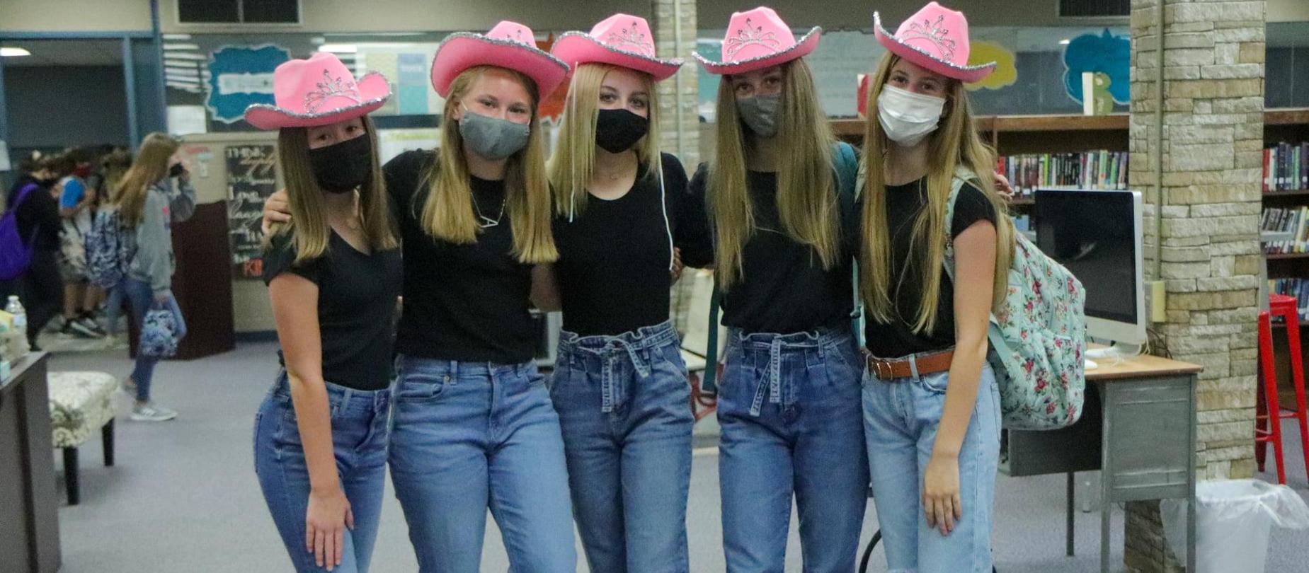 LMS students dress up for twin day