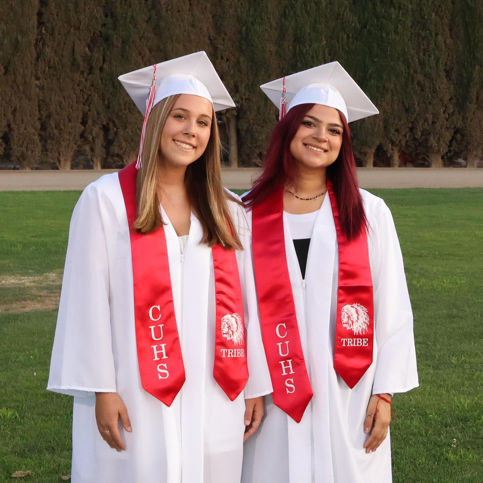 seniors posing together before walking in to graduation