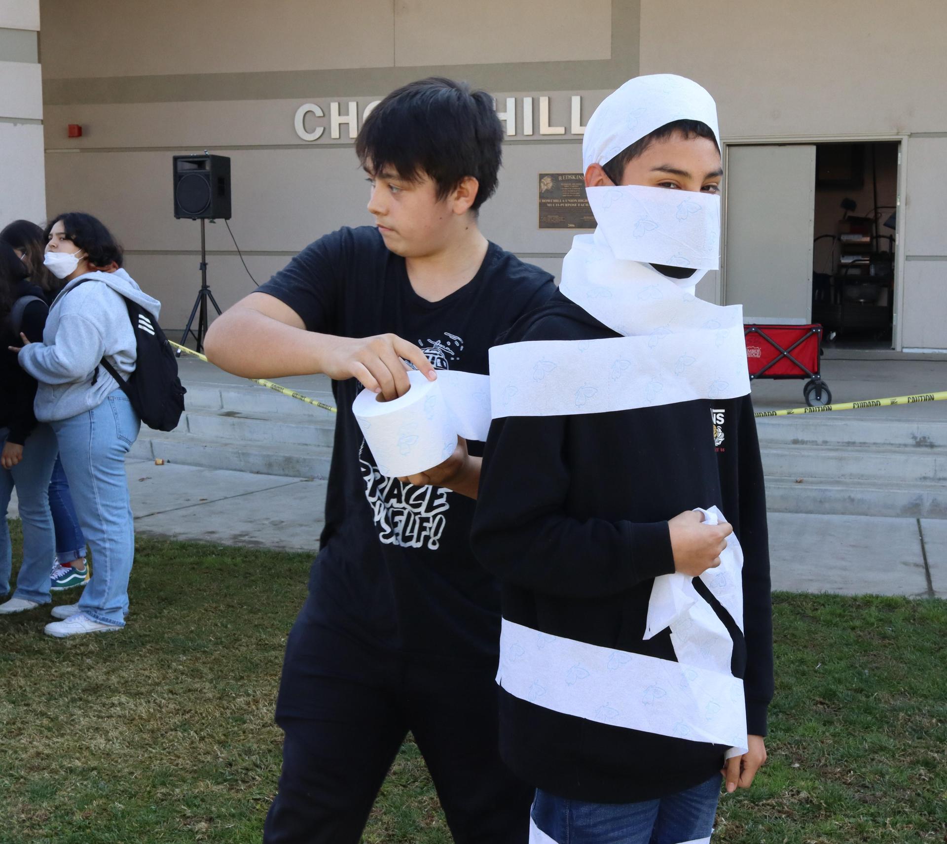 Students enjoying throwback thursday for spooky week