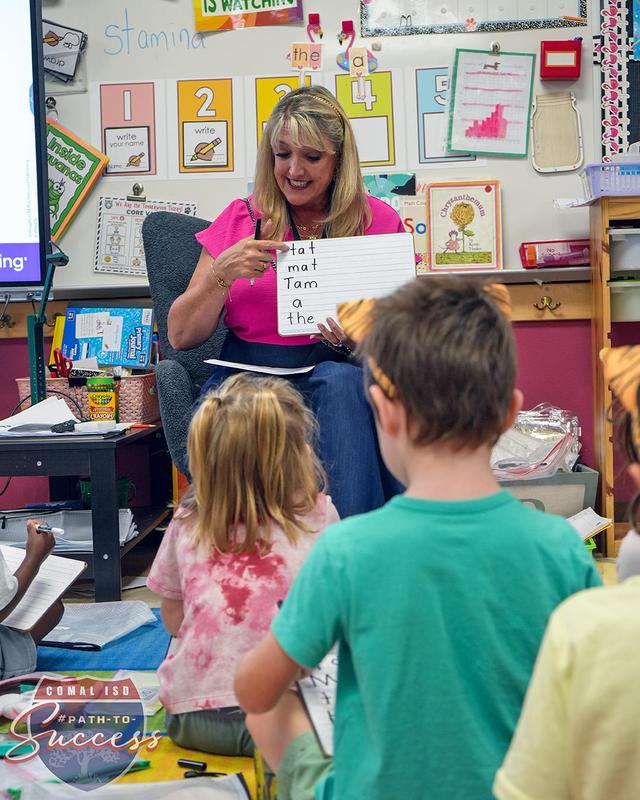 Timberwood Park Elementary teacher Marcia Pittman reading aloud to kindergarten students.
