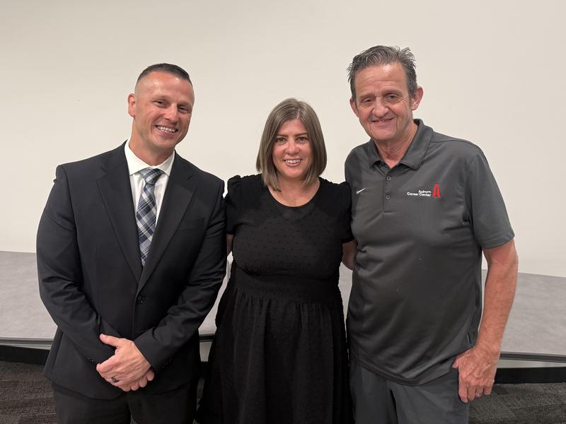 Elsing standing with Glavan and Roger Miller