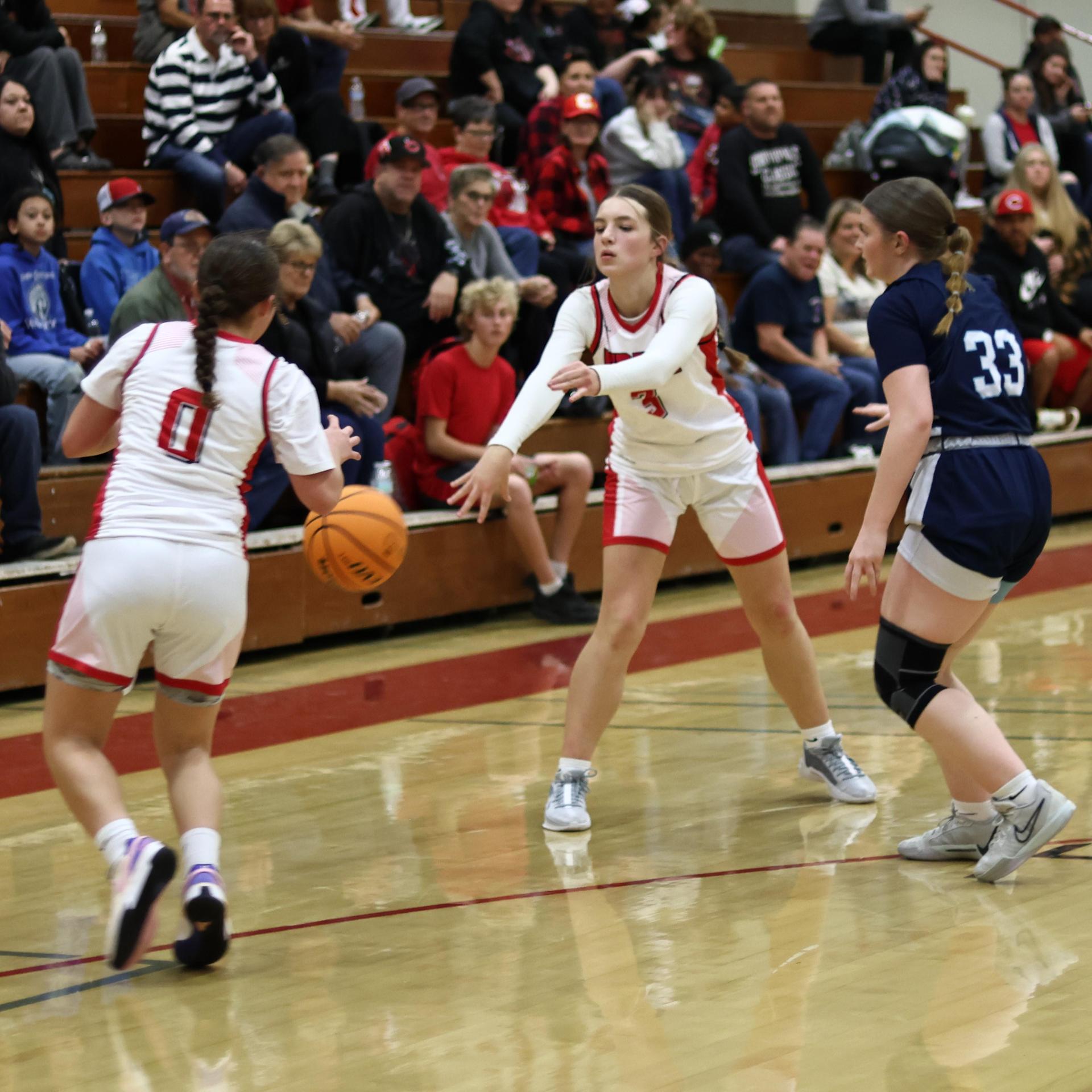 varsity girls playing against yosemite