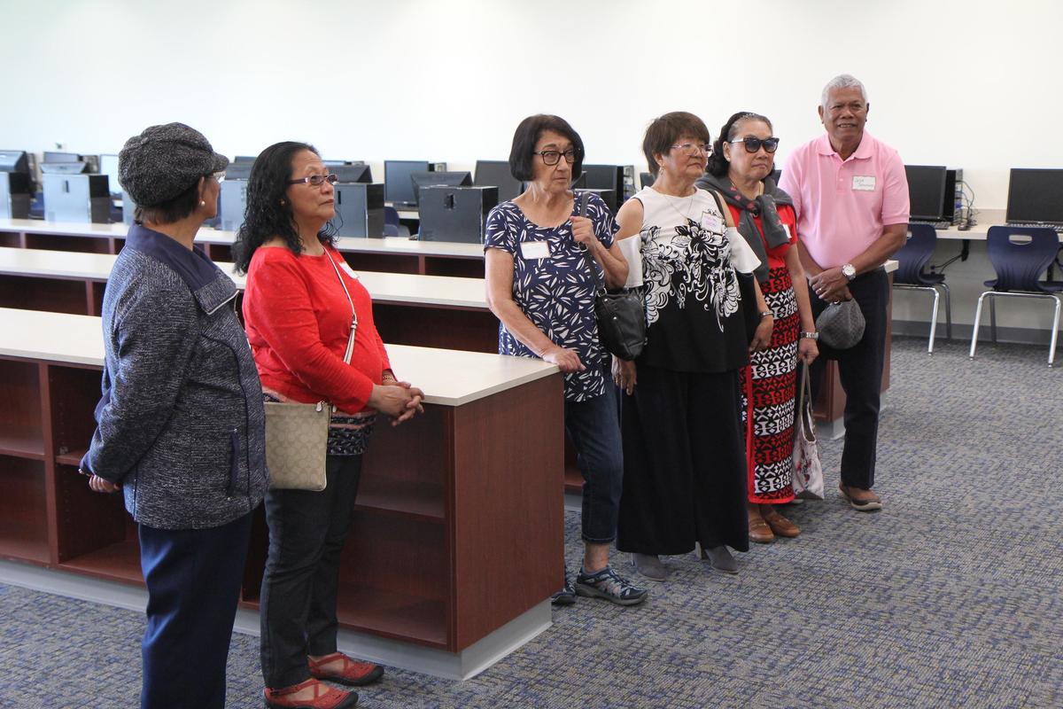 Senior Citizens Get Tour of Simcoe Elementary Wapato School District