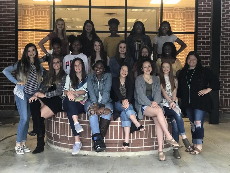 2019-2020 Trinity ISD Varsity Cheerleader and Mascots! Thumbnail Image
