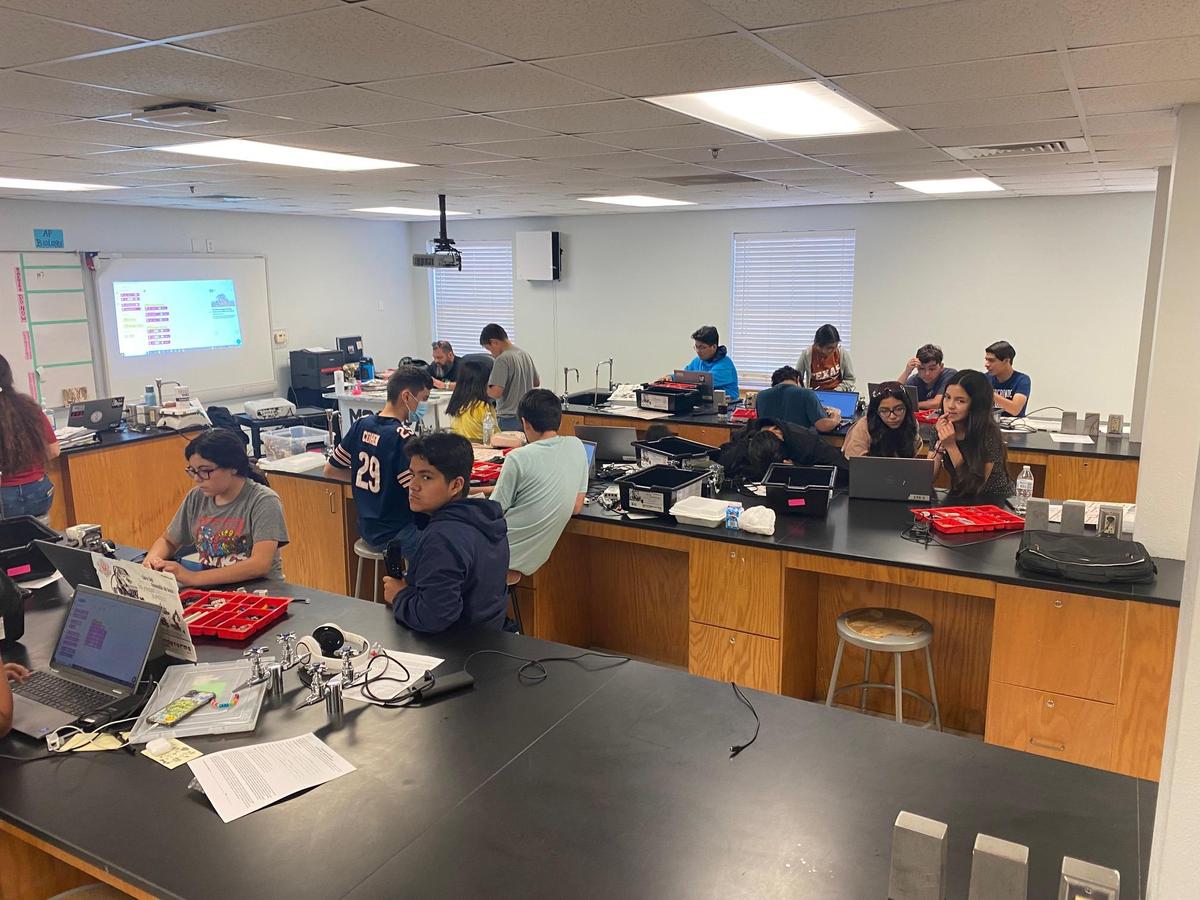 Vanguard Academy students using Lego EV3’s and Kai’s Clan robots to