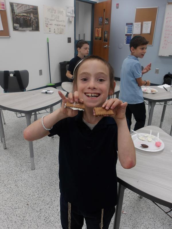 a fourth grade student demonstrating the different types of shofar sandwiches.