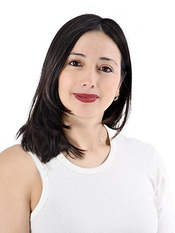 Headshot of Viviana Melo, first grade teacher at Arco Iris Spanish Immersion School