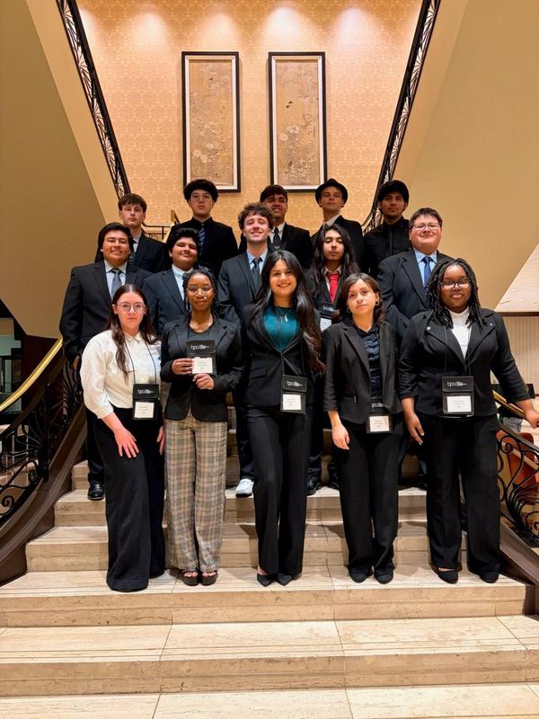 THS BPA State Leadership Qualifiers pose for a group photo