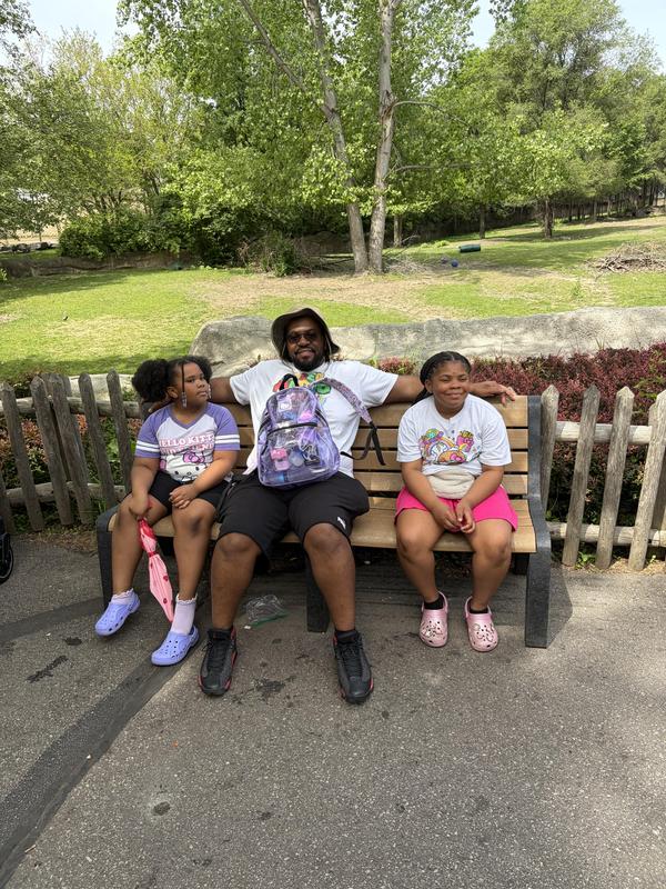 family enjoying the zoo