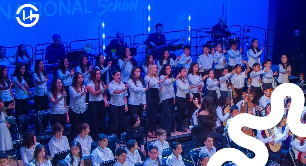 Alumnos de Green Hills en coro cantando en concierto sinf&oacute;nico