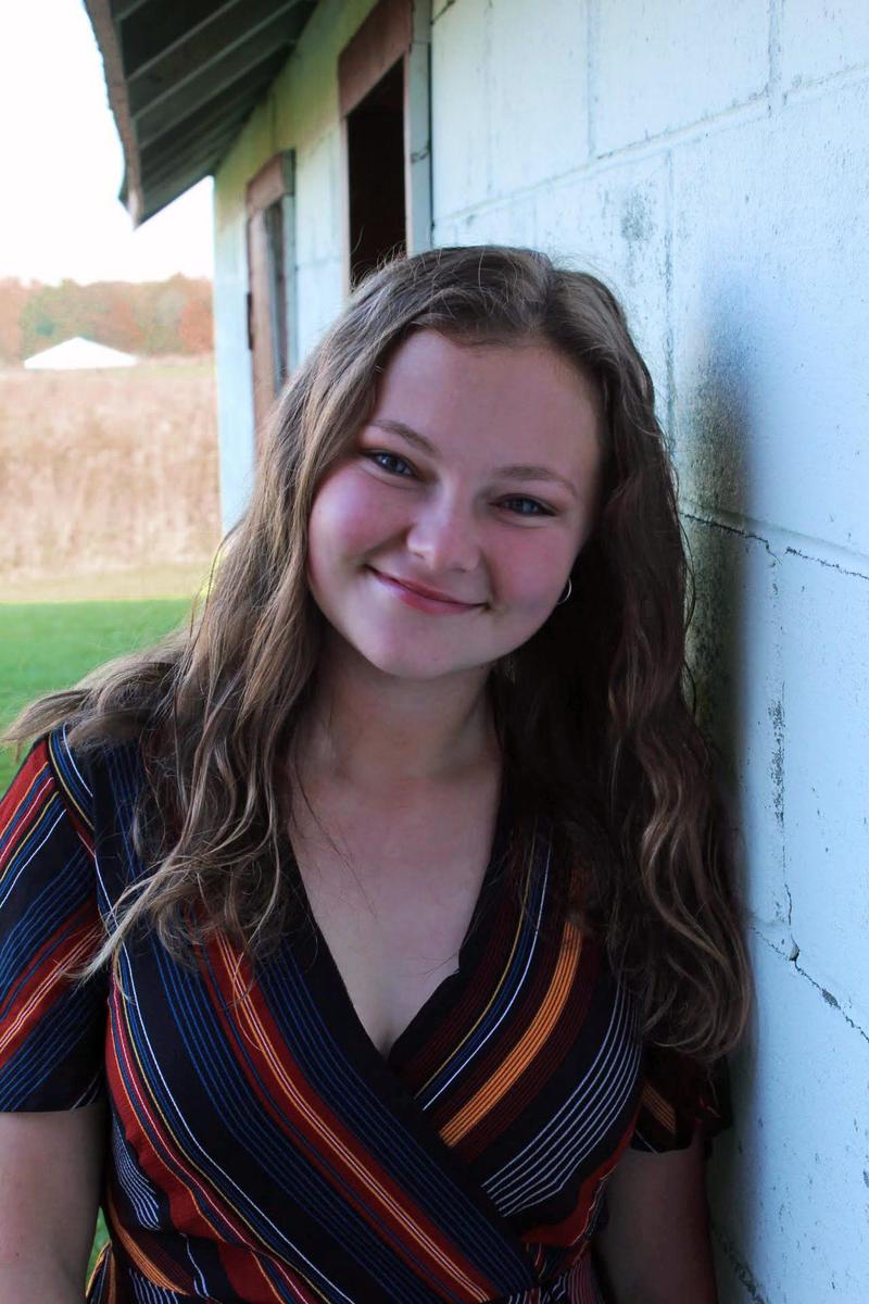 Ellie senior pic