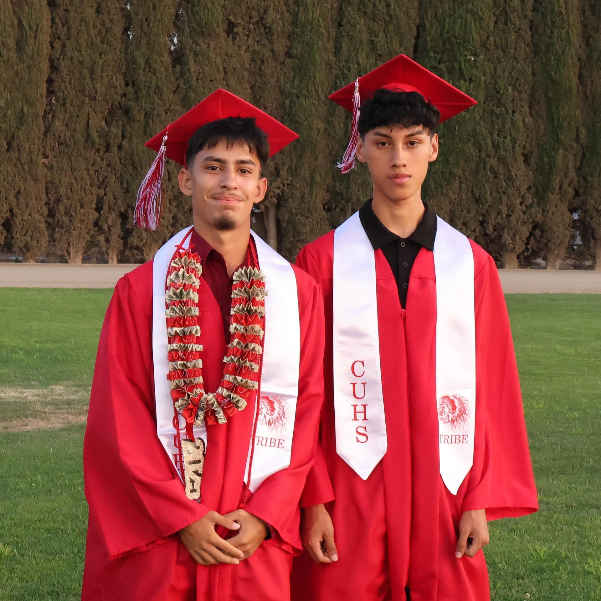 seniors posing together before walking in to graduation