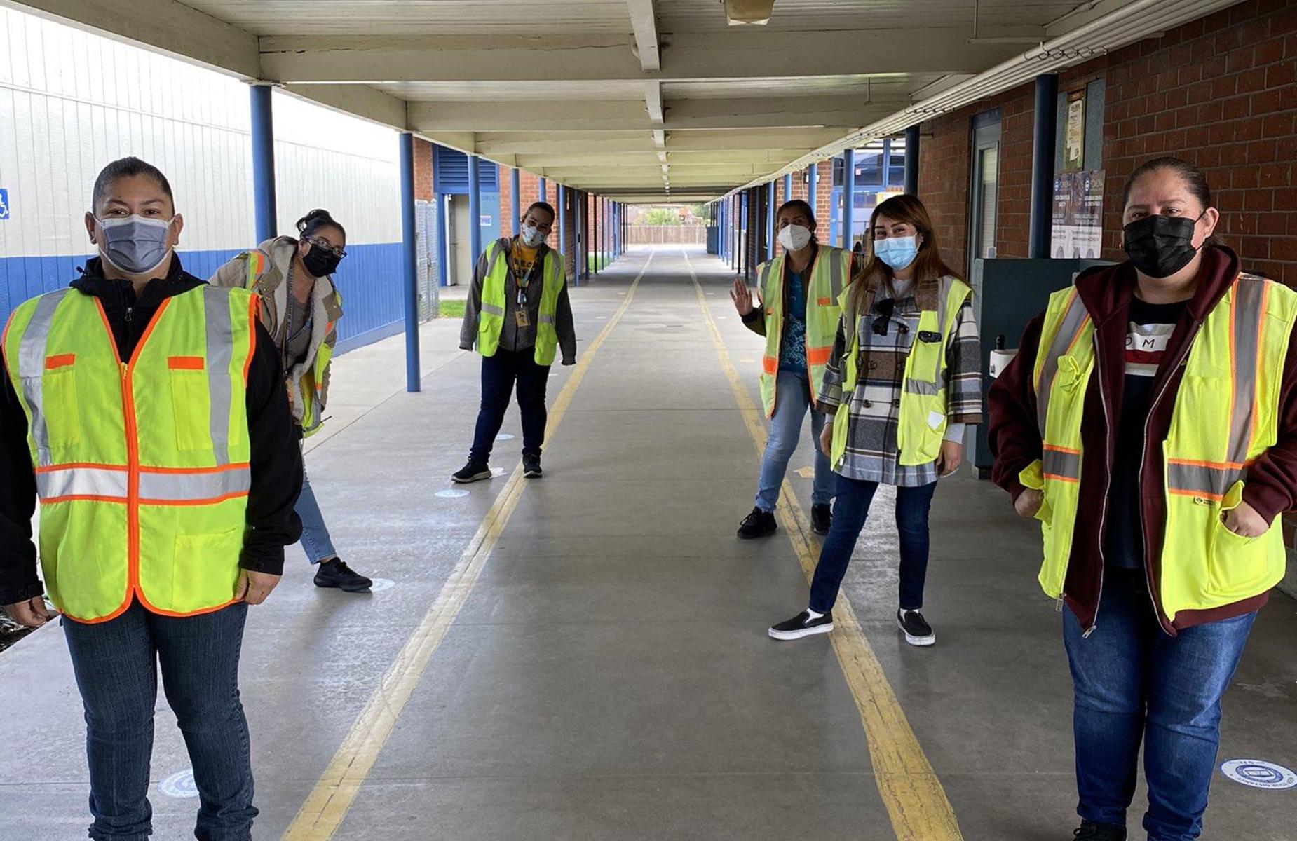 Arroyo Panthers are back in school! Campus Supervisors are making sure our Panthers practice safety and are prepared by distributing PPE. We appreciate our frontline heroes! @arroyoPUSD #proud2bePUSD #CSEA #safetyfirst https://arroyo.pusd.org/apps/pages/signage