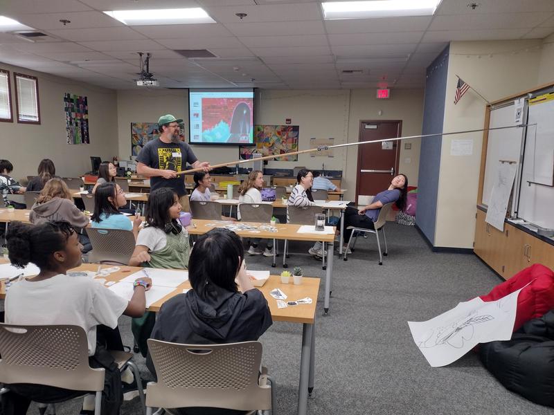 Artist Grady McFerrin entertains SPMS students with his unique approach to drawing. (Photo Courtesy of Rozanna Baranets).