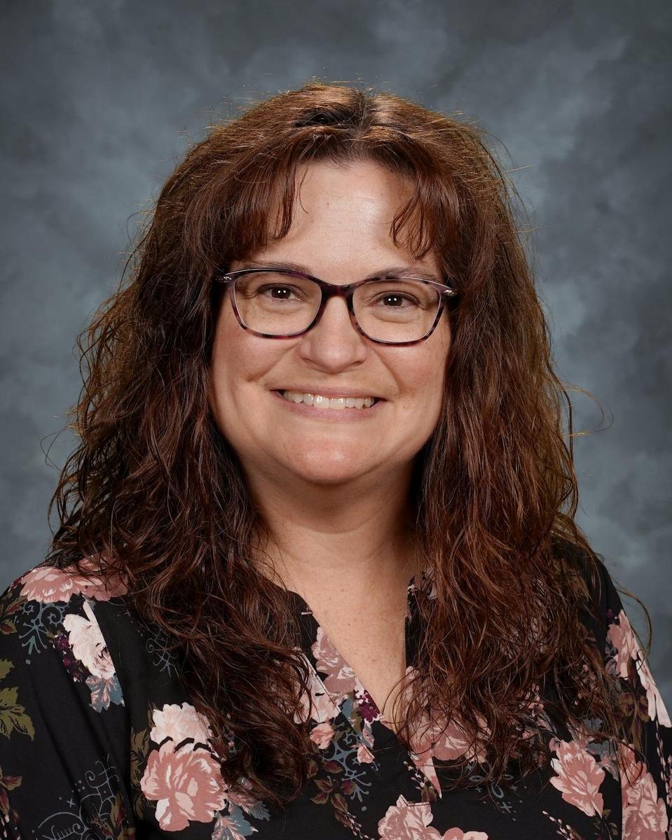 head shot of Lisa Sinka