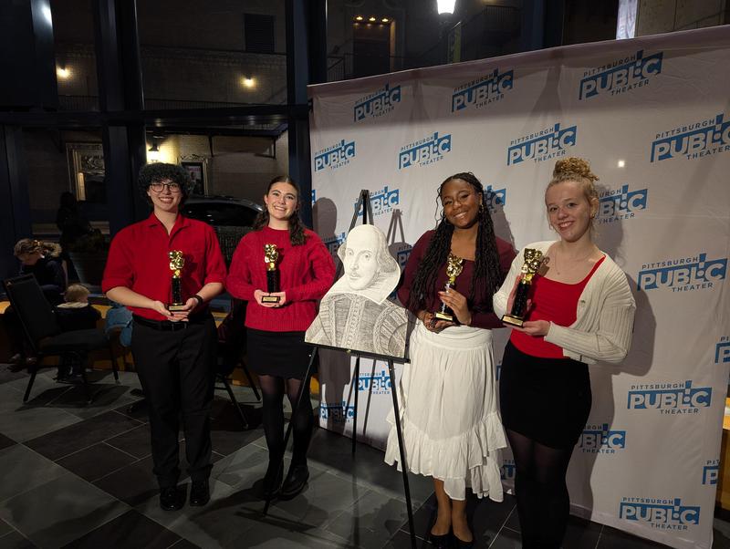 The performers with their awards