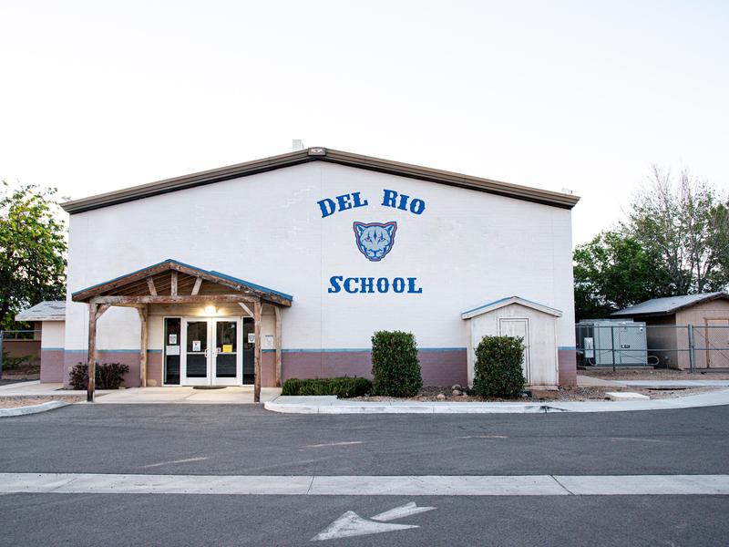 Front of Del Rio Elementary School building