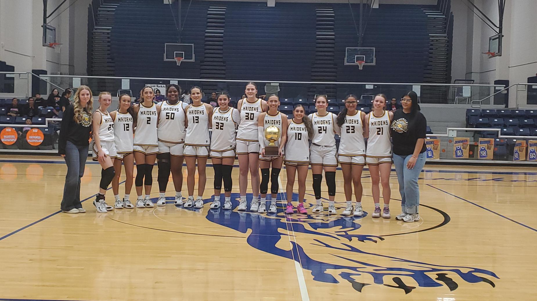 2025-2026 Maidens basketball team