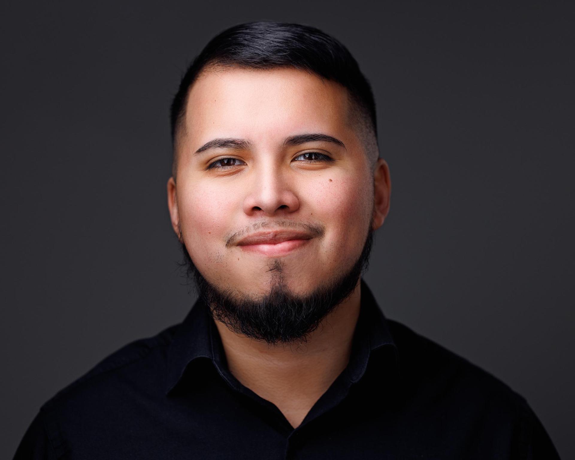 Headshot of Andres Garcia