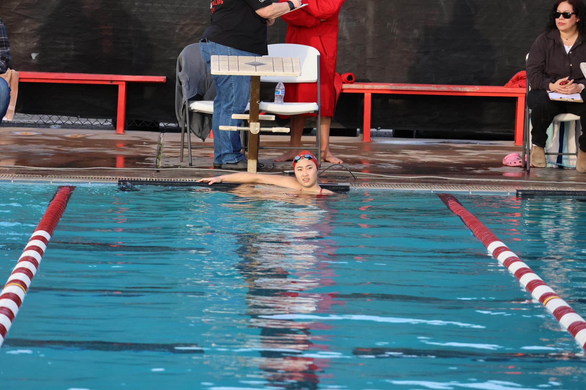 Lihna Song swimming
