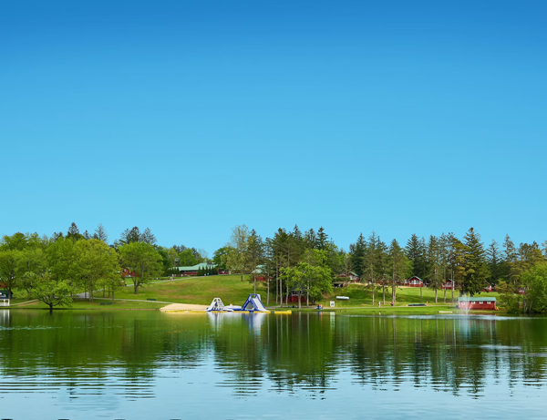 Photo of the lake at Pocono Valley.