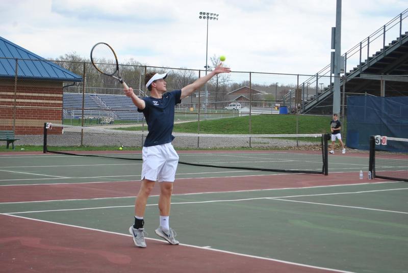 Pic of Josh Goldscheitter playing tennis