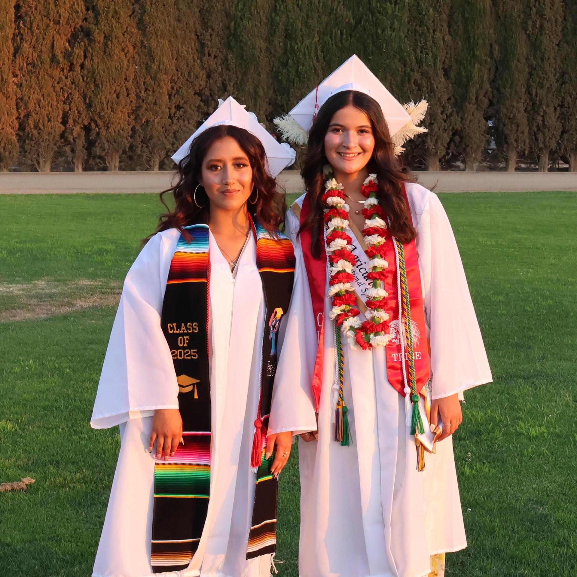 seniors posing together before walking in to graduation
