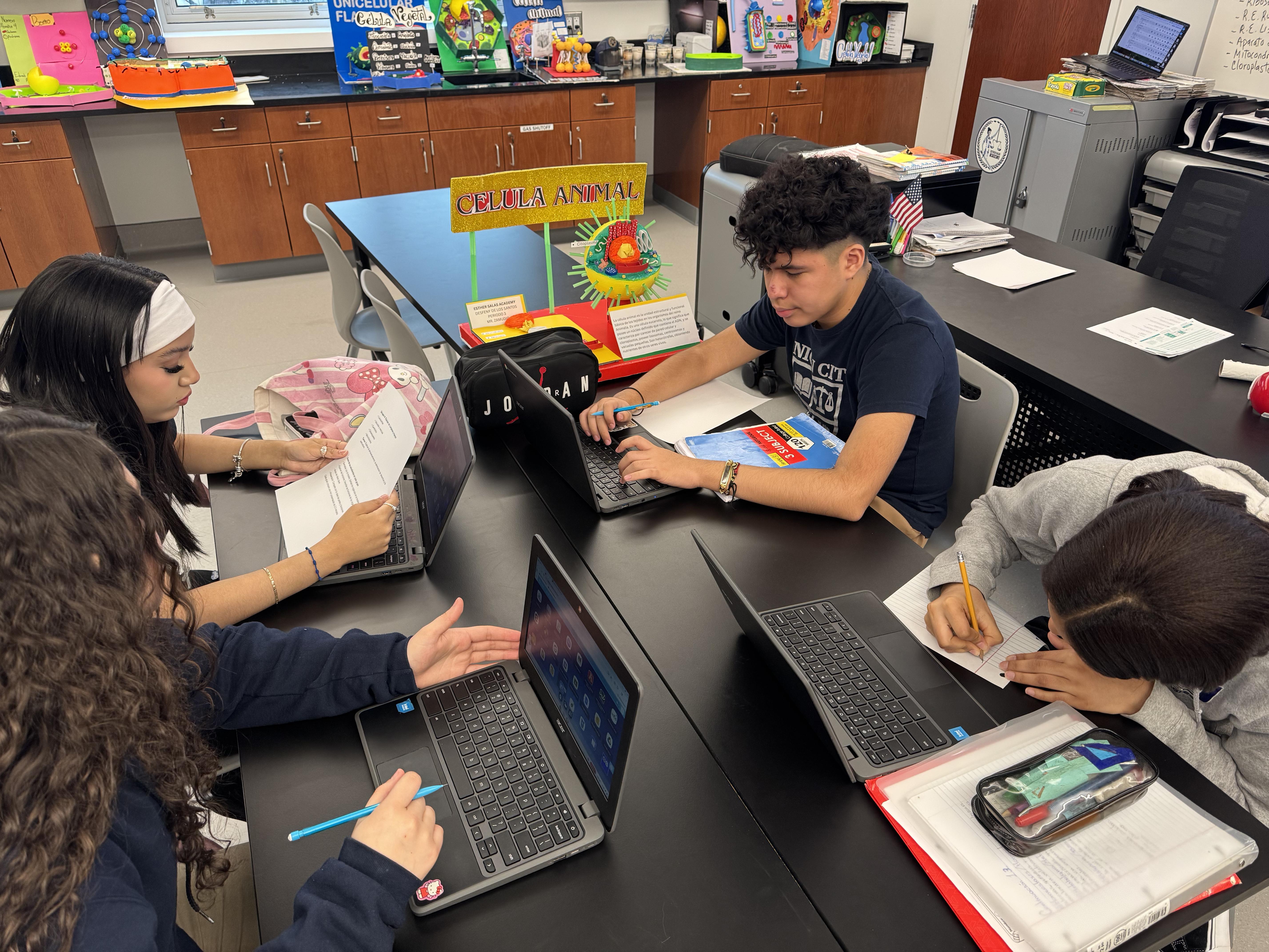 Cell Organelles Exploration at the Esther Salas Academy