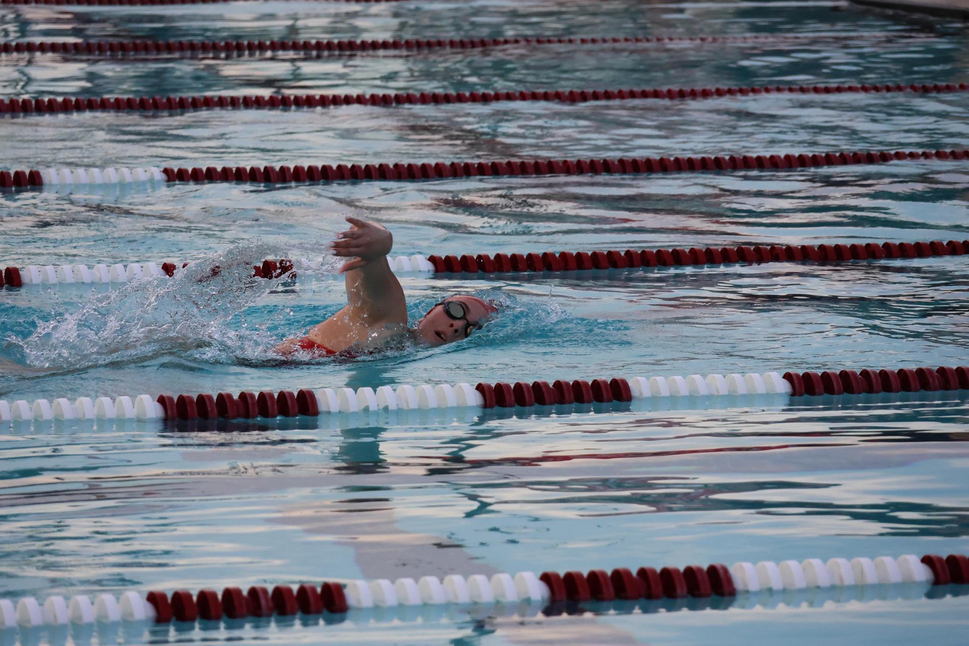 girls swimmers competing in the 400 free relay
