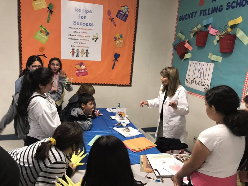 Armstrong Elementary celebrated Digital Learning Day 2020 in a BIG way w/ Family STEAM Night! A packed house w/ DRHS Robotics Club, #PUSDEdTech, Board Member Dr. Perlman & more supporting Armstrong staff! #DLday2020 #PUSDEdTech
